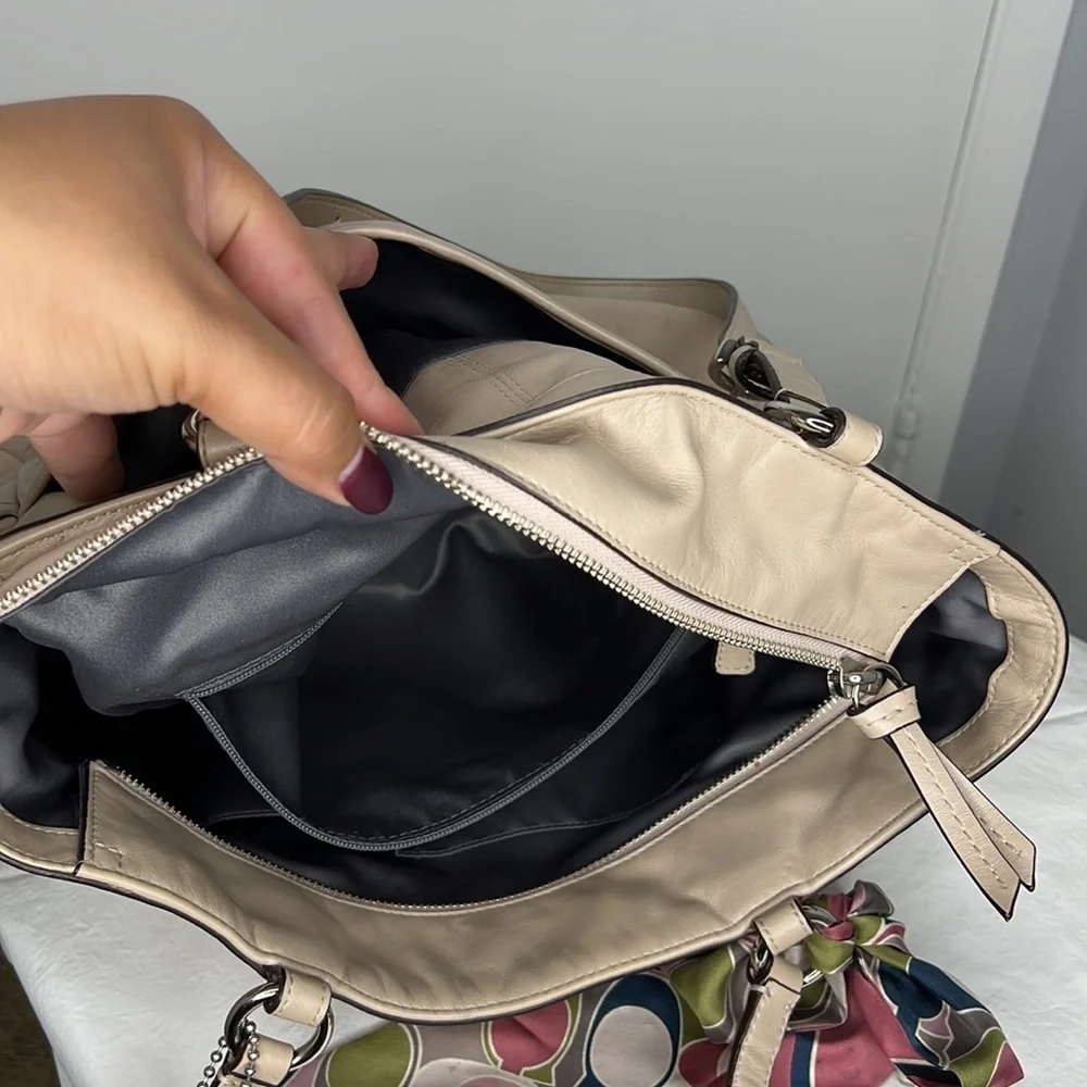 Coach tan purse with color signature scarf - Picture 10 of 11
